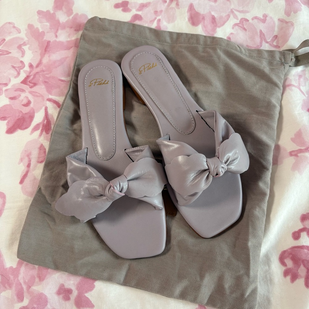 A Piedi light purple leather bow flats